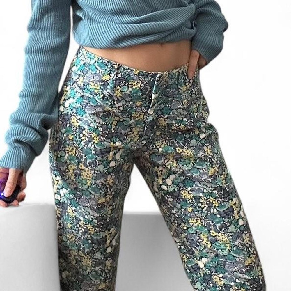 Talbots blue floral capri pants